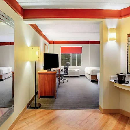 La Quinta By Wyndham Raleigh/Durham Southpoint Hotel Exterior photo